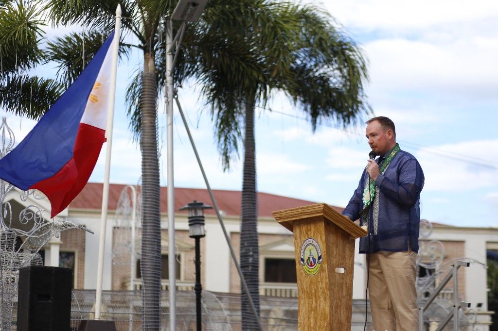 Yoonet founder Ben Carter speaking at the Balanga City podium